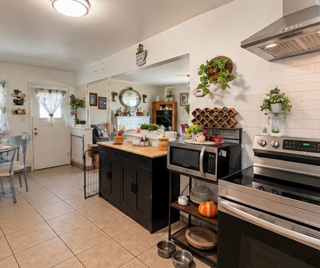 Photo of 704 N Hall Street, Visalia, CA 93291 (MLS # 244356)