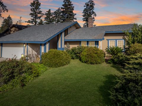 Photo of 1352 N M Street, Tulare, CA 93274 (MLS # 240197)