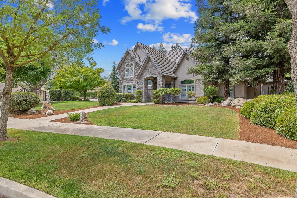 Photo of 5640 W Delaware Avenue, Visalia, CA 93291 (MLS # 241053)