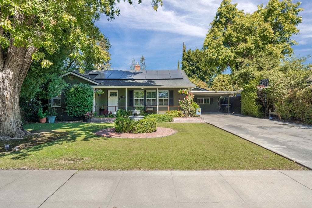 Photo of 1706 W Myrtle Avenue, Visalia, CA 93277 (MLS # 244682)
