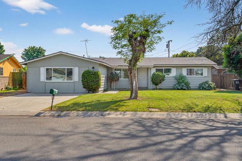 Photo of 1119 W Dove Drive, Visalia, CA 93291 (MLS # 240562)