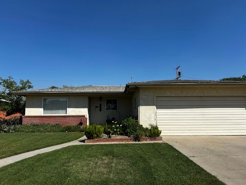 Photo of 636 N Newton Drive, Dinuba, CA 93618 (MLS # 240884)