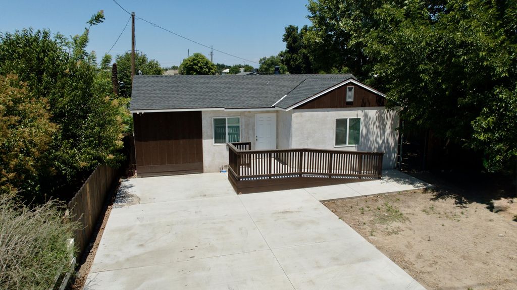 Photo of 1012 E Mineral King Avenue, Visalia, CA 93292 (MLS # 242032)