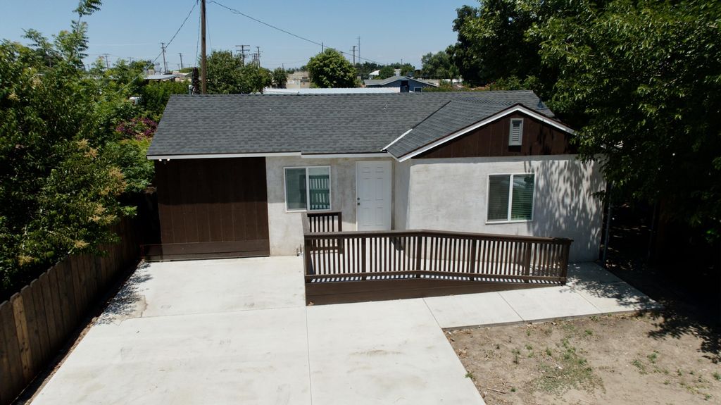 Photo of 1012 E Mineral King Avenue, Visalia, CA 93292 (MLS # 242032)