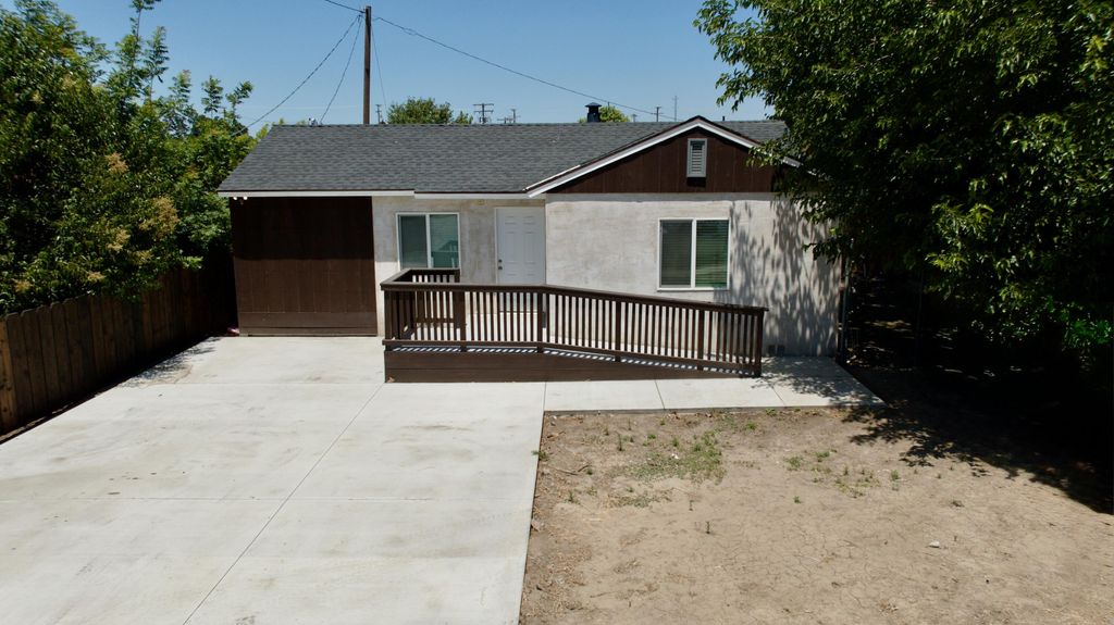 Photo of 1012 E Mineral King Avenue, Visalia, CA 93292 (MLS # 242032)