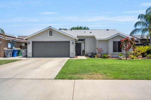 Photo of 2086 Mitchell Avenue, Selma, CA 93662 (MLS # 243754)