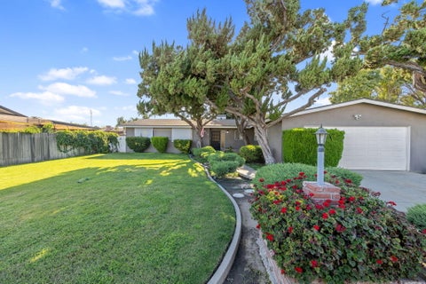 Photo of 817 N Arbor, Tulare, CA 93274 (MLS # 244086)