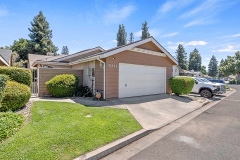 Photo of 1811 E Vine, Visalia, CA 93292 (MLS # 242903)