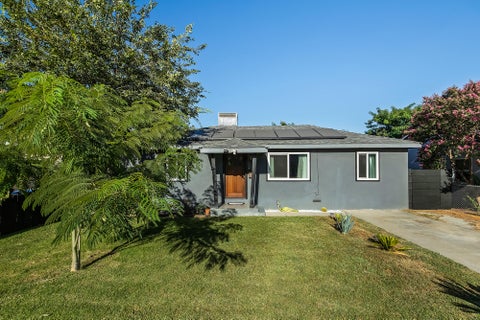 Photo of 820 S Bradley Street, Visalia, CA 93292 (MLS # 242690)