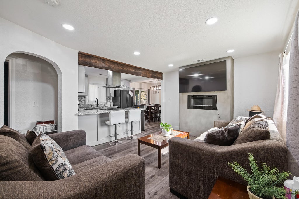 Photo of 820 S Bradley Street, Visalia, CA 93292 (MLS # 242690)