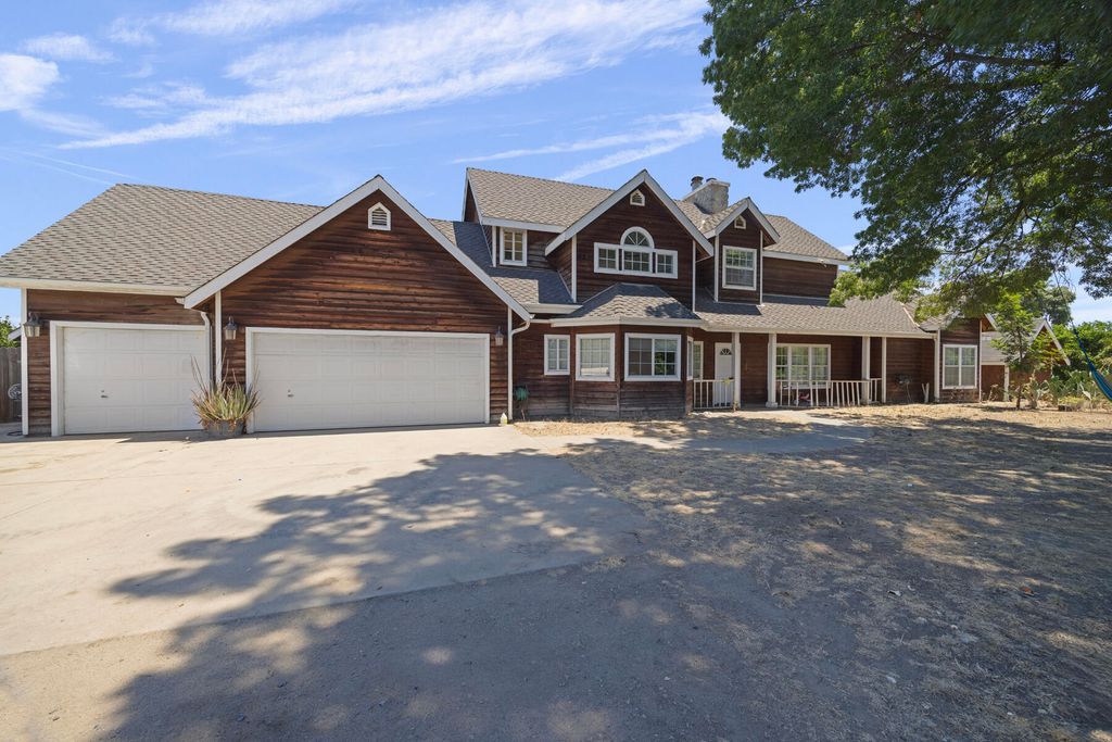 Photo of 12788 Avenue 328, Visalia, CA 93291 (MLS # 242912)