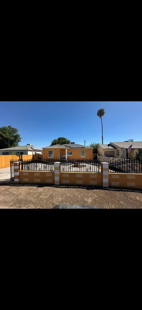 Photo of 1811 Radiance Drive, Bakersfield, CA 93304 (MLS # 239460)