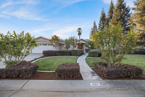 Photo of 525 N Greenview Court, Visalia, CA 93291 (MLS # 244691)
