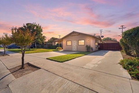 Photo of 131 E Gail Avenue, Tulare, CA 93274 (MLS # 244873)