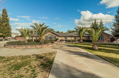 Photo of 7010 S Frankwood Avenue, Reedley, CA 93654 (MLS # 240773)