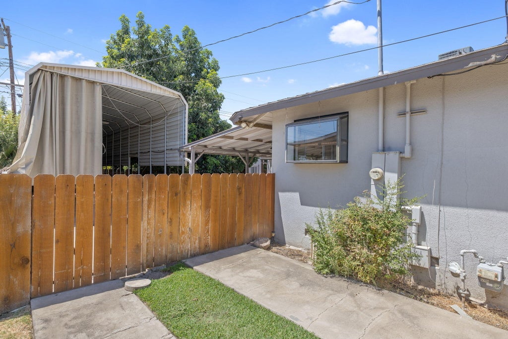 Photo of 2423 S Locust Street, Visalia, CA 93277 (MLS # 243372)