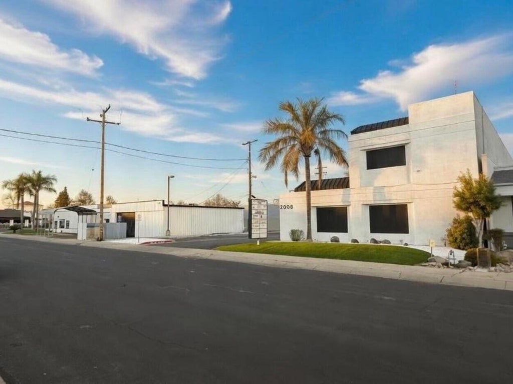Photo of 2008 W Dorothea Avenue 107 #107, Visalia, CA 93277 (MLS # 244637)