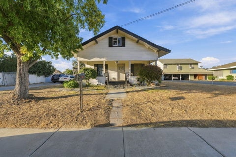 Photo of 578 W Belleview Avenue, Porterville, CA 93257 (MLS # 244712)
