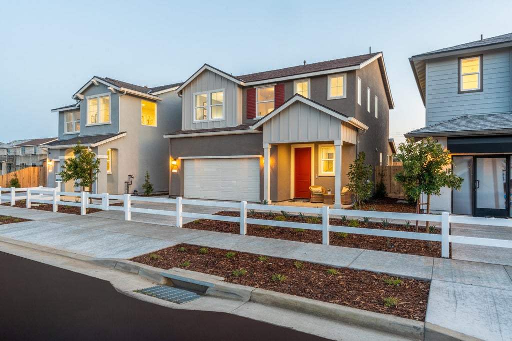 Photo of 1448 W Prescott Avenue, Visalia, CA 93291 (MLS # 242934)