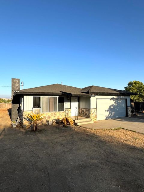 Photo of 579 S Villa Street, Porterville, CA 93257 (MLS # 240412)