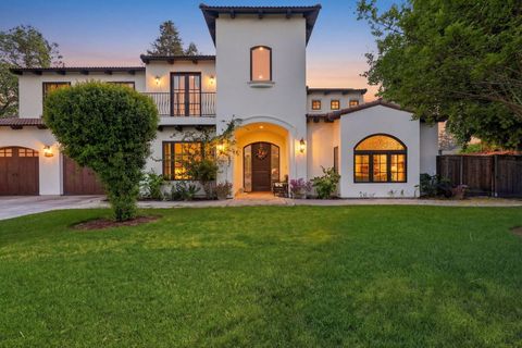 Photo of 3939 W Robinwood Court W, Visalia, CA 93291 (MLS # 240536)