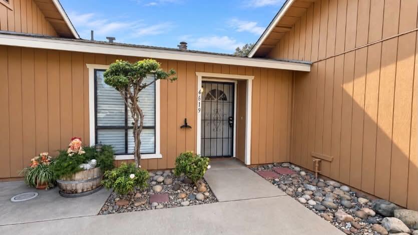 Photo of 4619 W School Avenue, Visalia, CA 93291 (MLS # 244197)