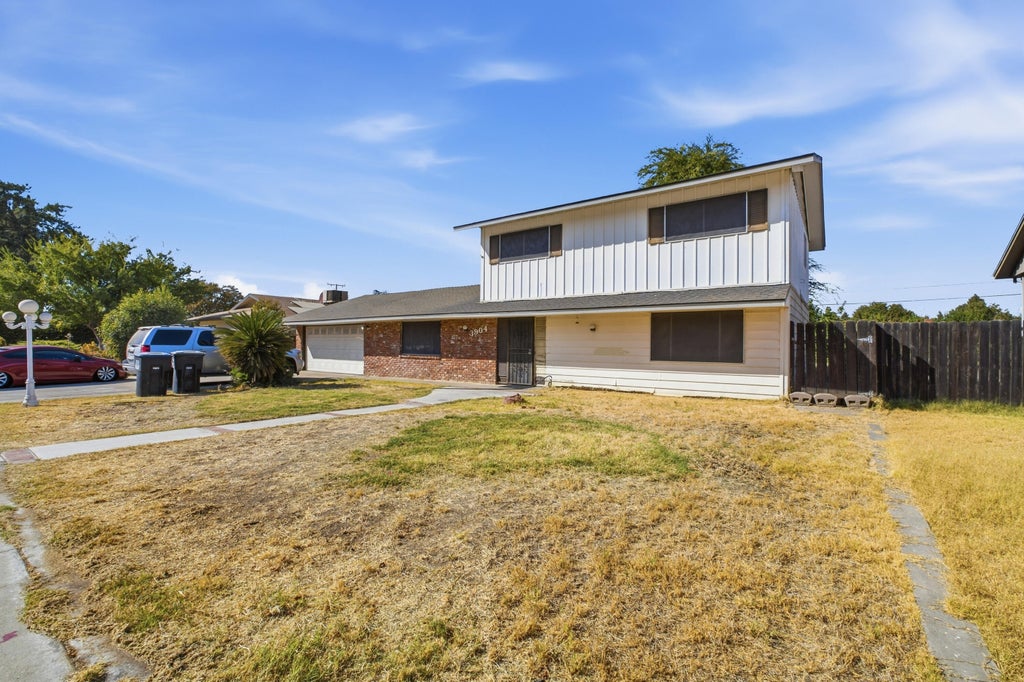Photo of 3904 W Cambridge Avenue, Visalia, CA 93277 (MLS # 244466)