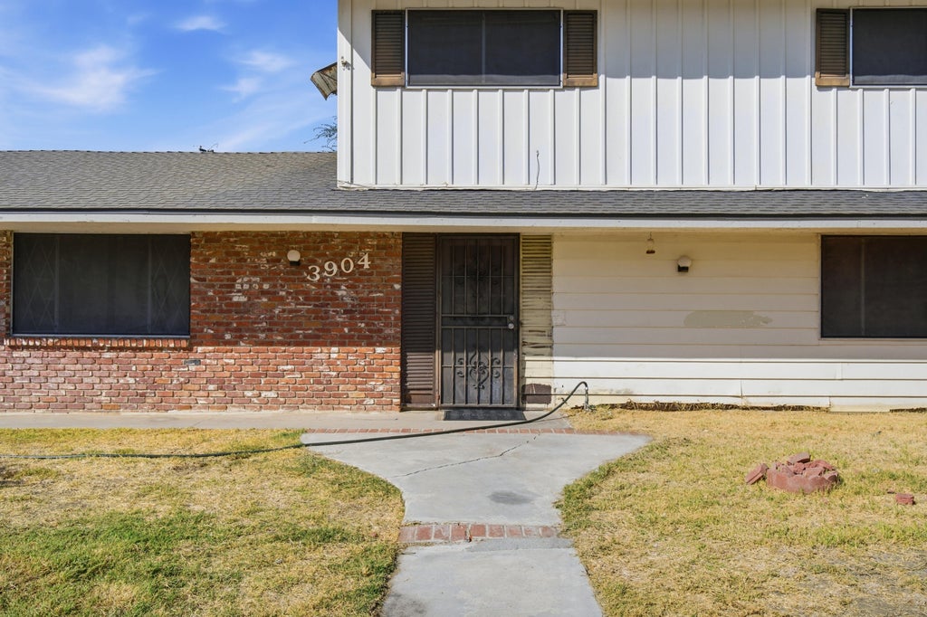 Photo of 3904 W Cambridge Avenue, Visalia, CA 93277 (MLS # 244466)