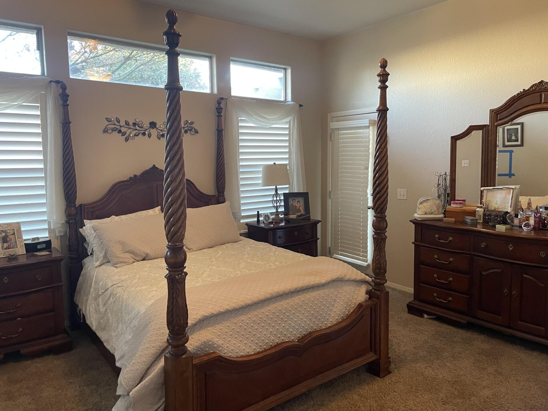 Reedley, California 93654, United States, 4 Bedrooms Bedrooms, ,3 BathroomsBathrooms,Residential,Pending,10380