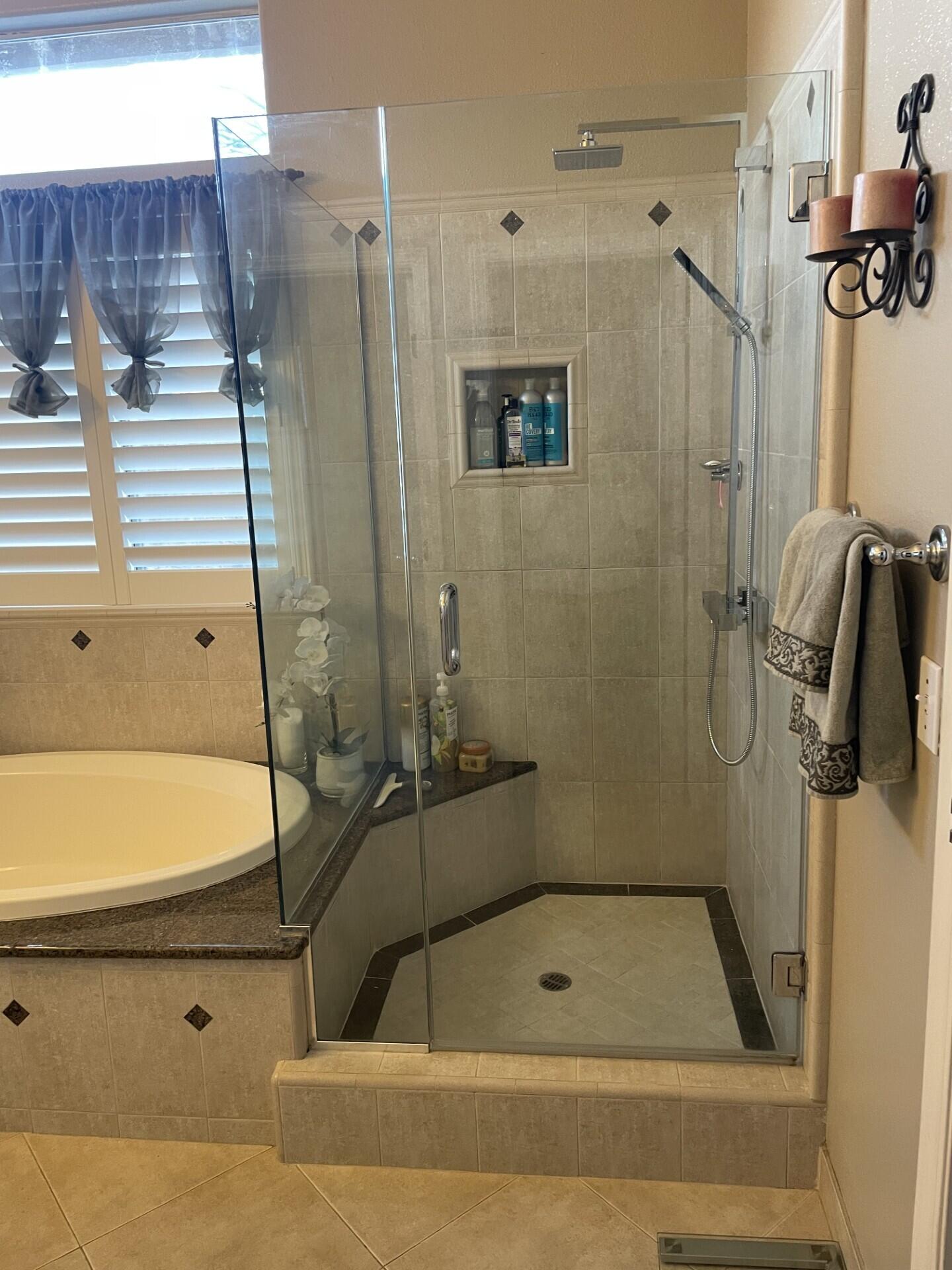 Reedley, California 93654, United States, 4 Bedrooms Bedrooms, ,3 BathroomsBathrooms,Residential,Pending,10380