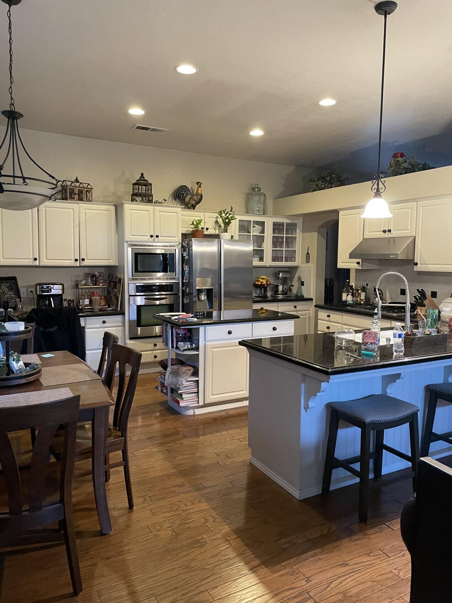 Reedley, California 93654, United States, 4 Bedrooms Bedrooms, ,3 BathroomsBathrooms,Residential,Pending,10380