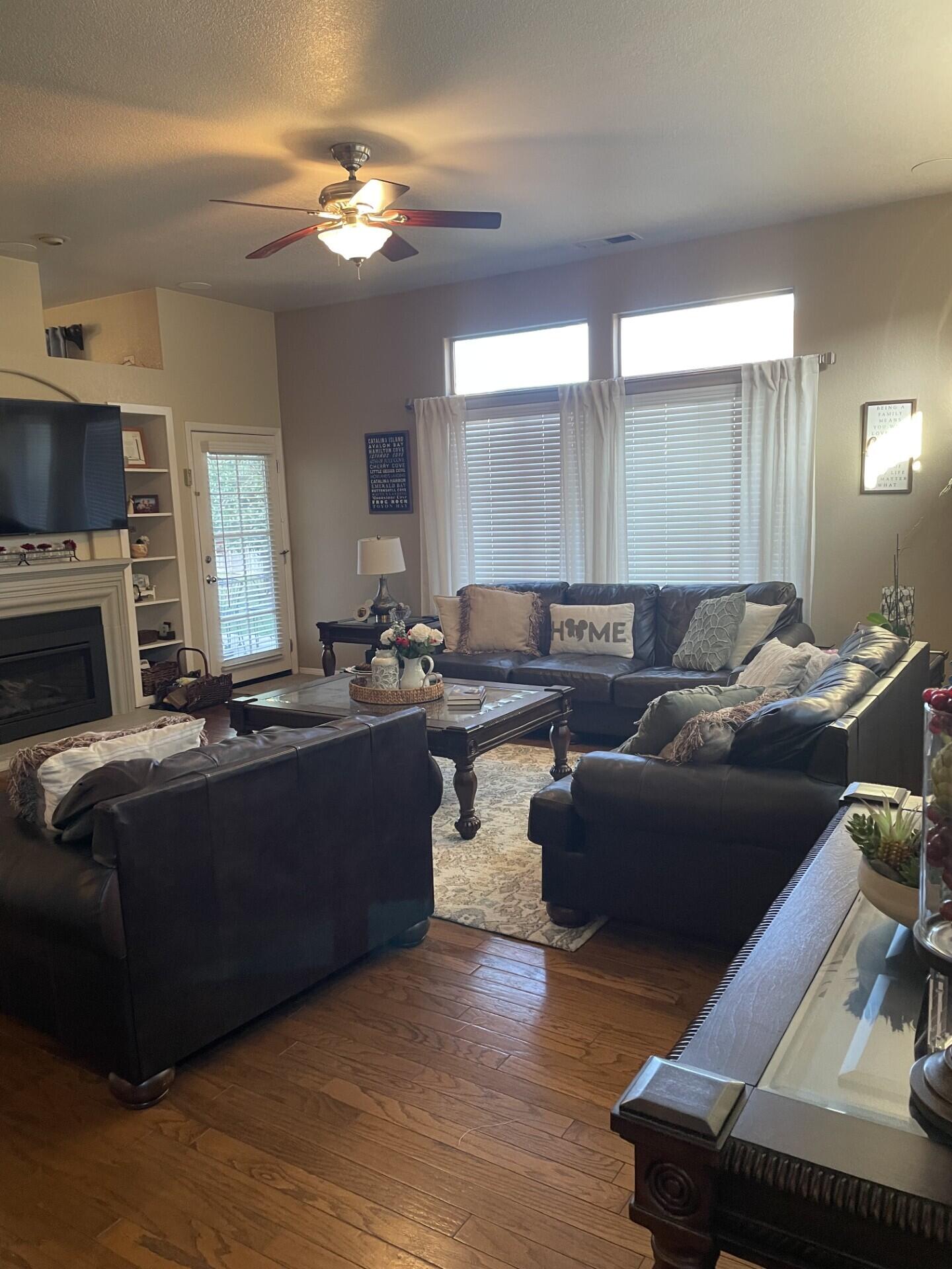 Reedley, California 93654, United States, 4 Bedrooms Bedrooms, ,3 BathroomsBathrooms,Residential,Pending,10380