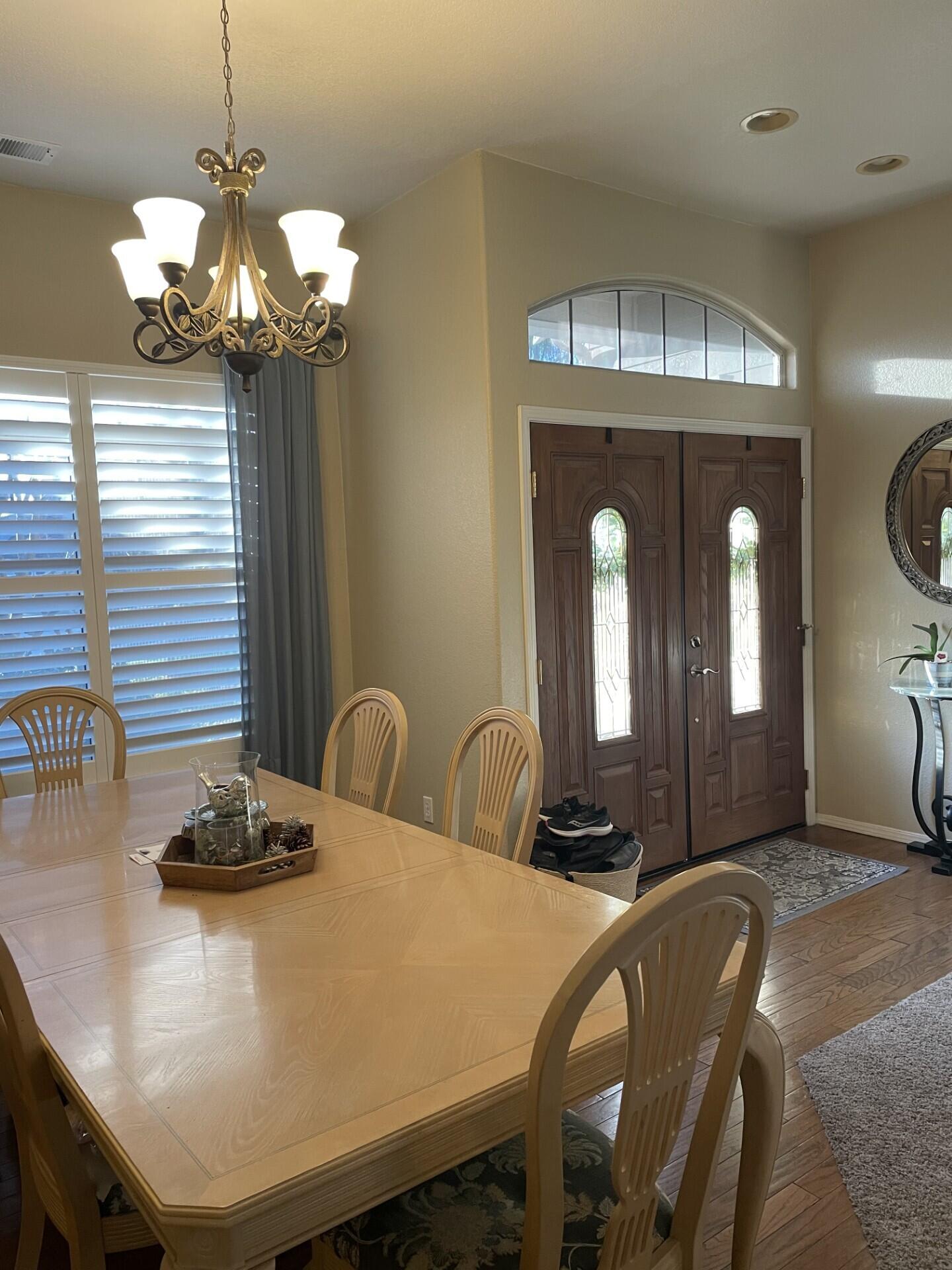 Reedley, California 93654, United States, 4 Bedrooms Bedrooms, ,3 BathroomsBathrooms,Residential,Pending,10380