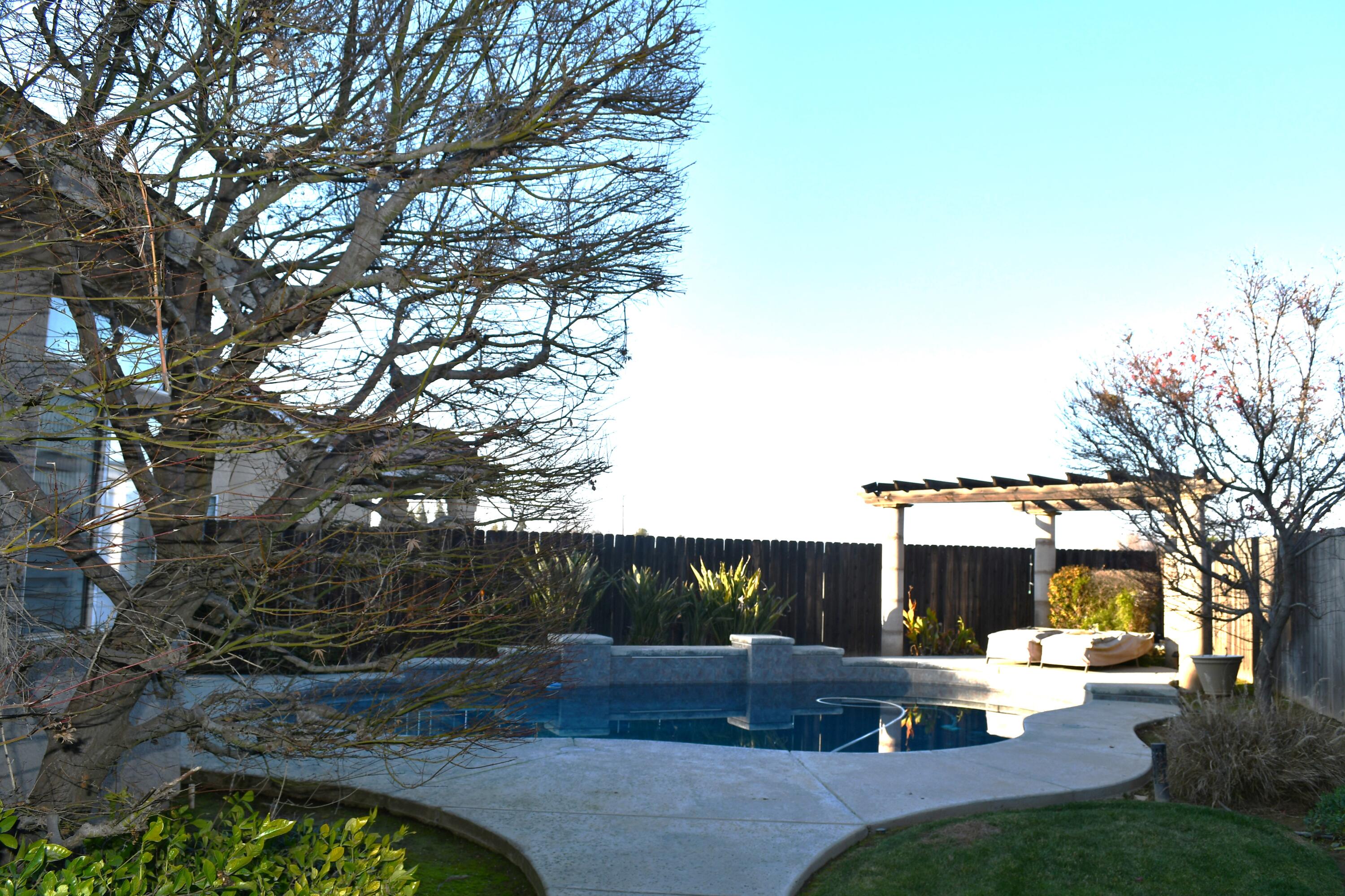 Reedley, California 93654, United States, 4 Bedrooms Bedrooms, ,3 BathroomsBathrooms,Residential,Pending,10380