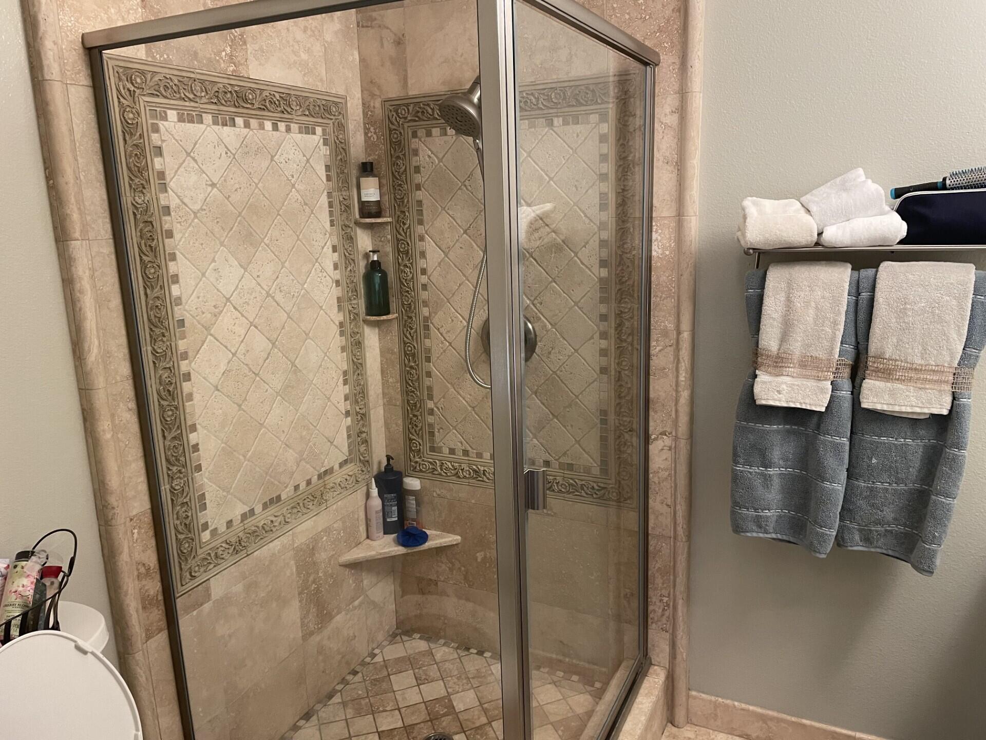 Reedley, California 93654, United States, 4 Bedrooms Bedrooms, ,3 BathroomsBathrooms,Residential,Pending,10380