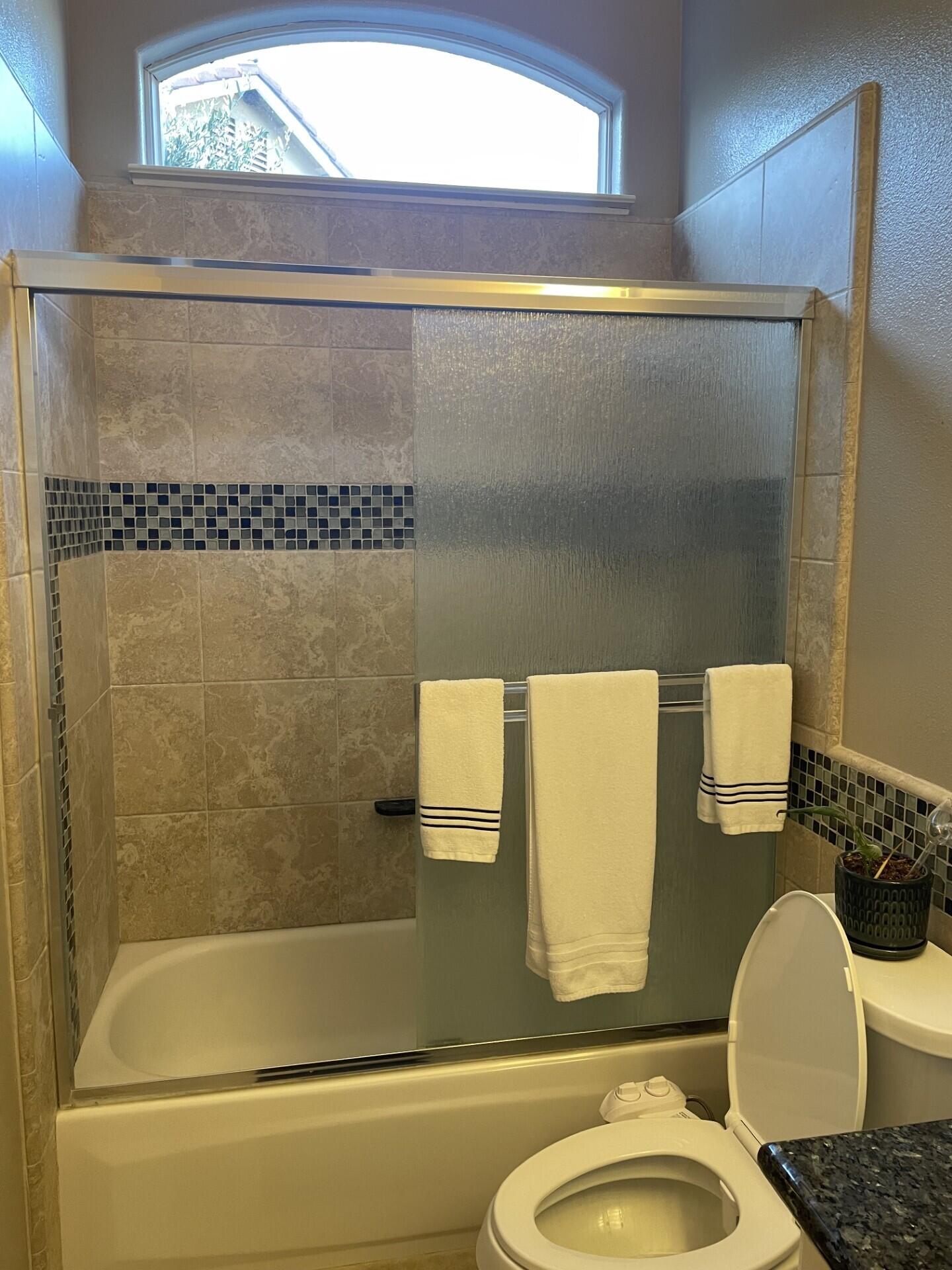 Reedley, California 93654, United States, 4 Bedrooms Bedrooms, ,3 BathroomsBathrooms,Residential,Pending,10380