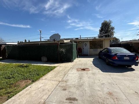 Photo of 748 S Walter Street, Tulare, CA 93274 (MLS # 240134)