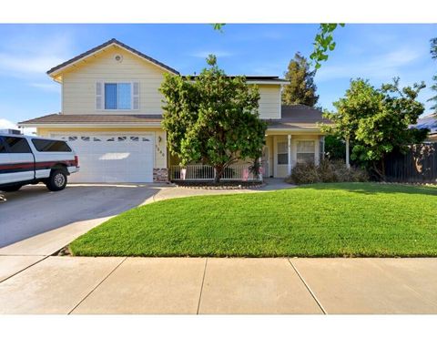 Photo of 1240 Hillcrest Avenue, Tulare, CA 93274 (MLS # 240841)