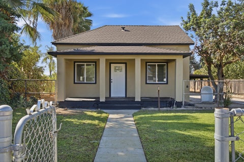 Photo of 520 E Yale Avenue, Dinuba, CA 93618 (MLS # 244038)