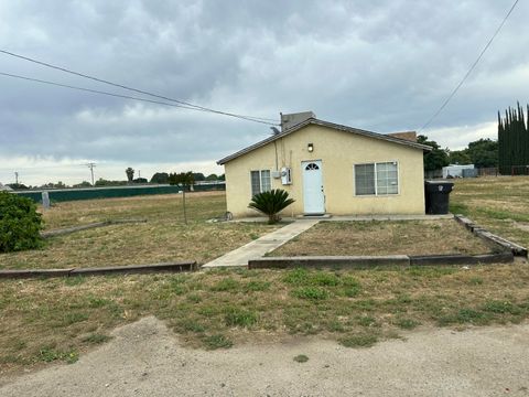 Photo of 1808 E Foster Drive, Tulare, CA 93274 (MLS # 241282)