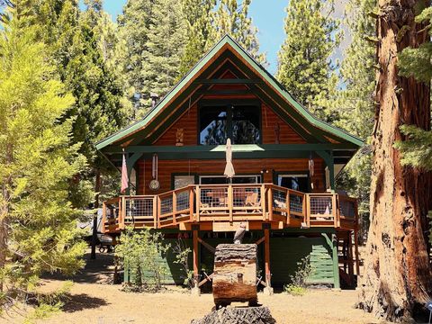 Photo of 57603 Crest Drive, Springville, CA 93265 (MLS # 241652)