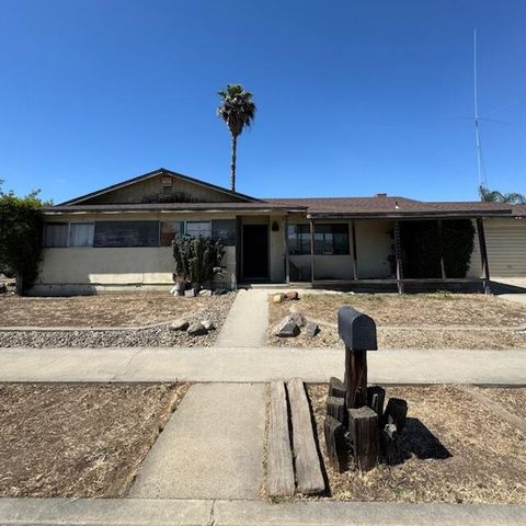 Photo of 1482 E Walnut Avenue, Tulare, CA 93274 (MLS # 241607)