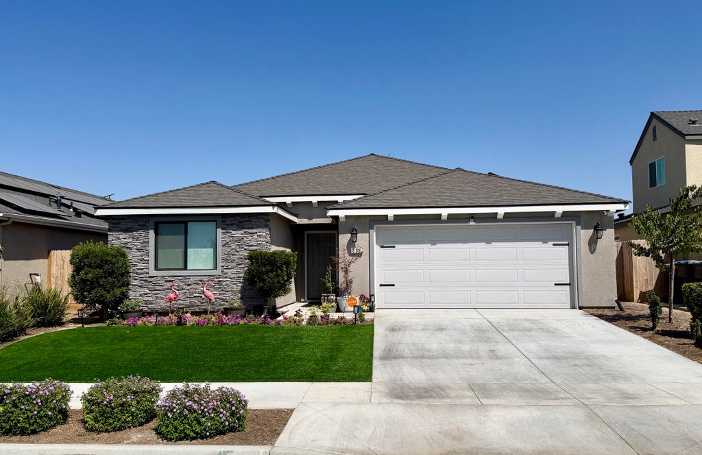 Photo of 338 N Tracy Street, Visalia, CA 93292 (MLS # 243485)