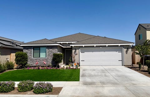 Photo of 338 N Tracy Street, Visalia, CA 93292 (MLS # 243485)