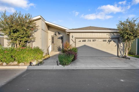 Photo of 4626 S Verde Vista Street, Visalia, CA 93277 (MLS # 237970)