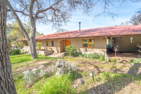 Photo of 44294 Sequoia Oaks Drive, Three Rivers, CA 93271 (MLS # 240104)