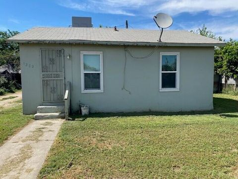 Photo of 1222 E Terra Bella Avenue, Pixley, CA 93256 (MLS # 240688)