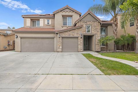 Photo of 2536 W Stewart Avenue, Visalia, CA 93291 (MLS # 241063)