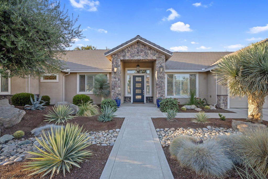 Photo of 4738 W Crystal Court, Visalia, CA 93291 (MLS # 243183)