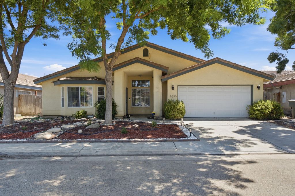 Photo of 1030 N Sumter Court, Visalia, CA 93292 (MLS # 242247)